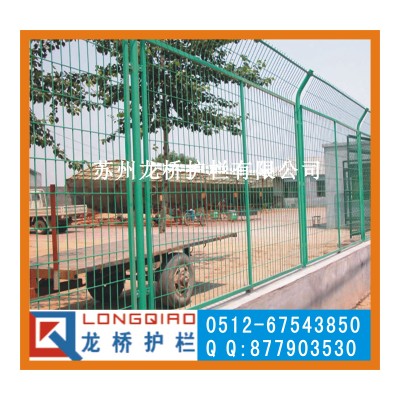 江苏高速公路护栏网 公路隔离护栏网浸塑绿色钢丝网围栏