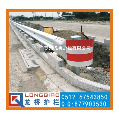 泰安高速公路防撞护栏 泰安乡村乡镇波形梁钢防撞栏 龙桥